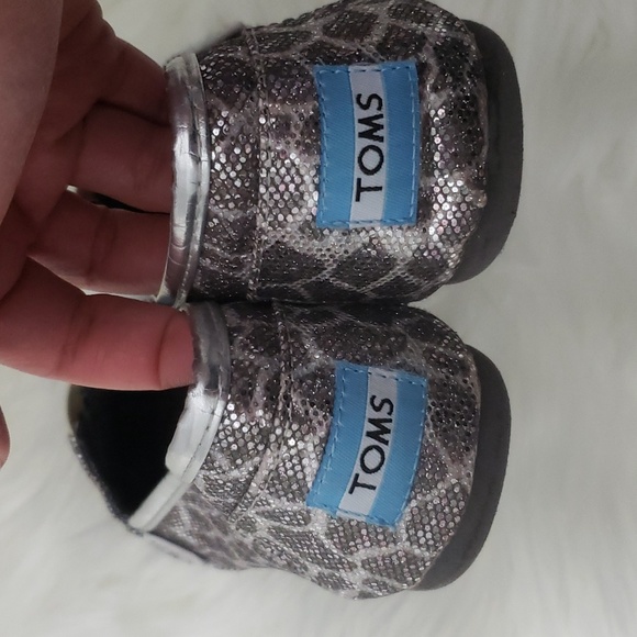 TOMS Slip-On Silver Glitter Shoes - Picture 6 of 7
